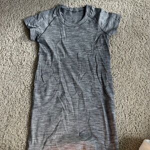 LULULEMON ATHLETIC SHIRT